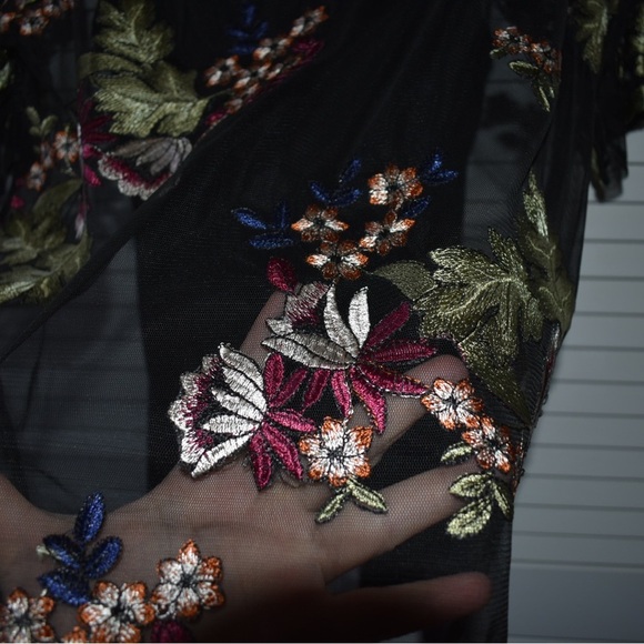 Ruff Hewn NWT Sheer Embroidered Floral Short Sleeve Black/Green/Red Top Size M - Picture 12 of 15